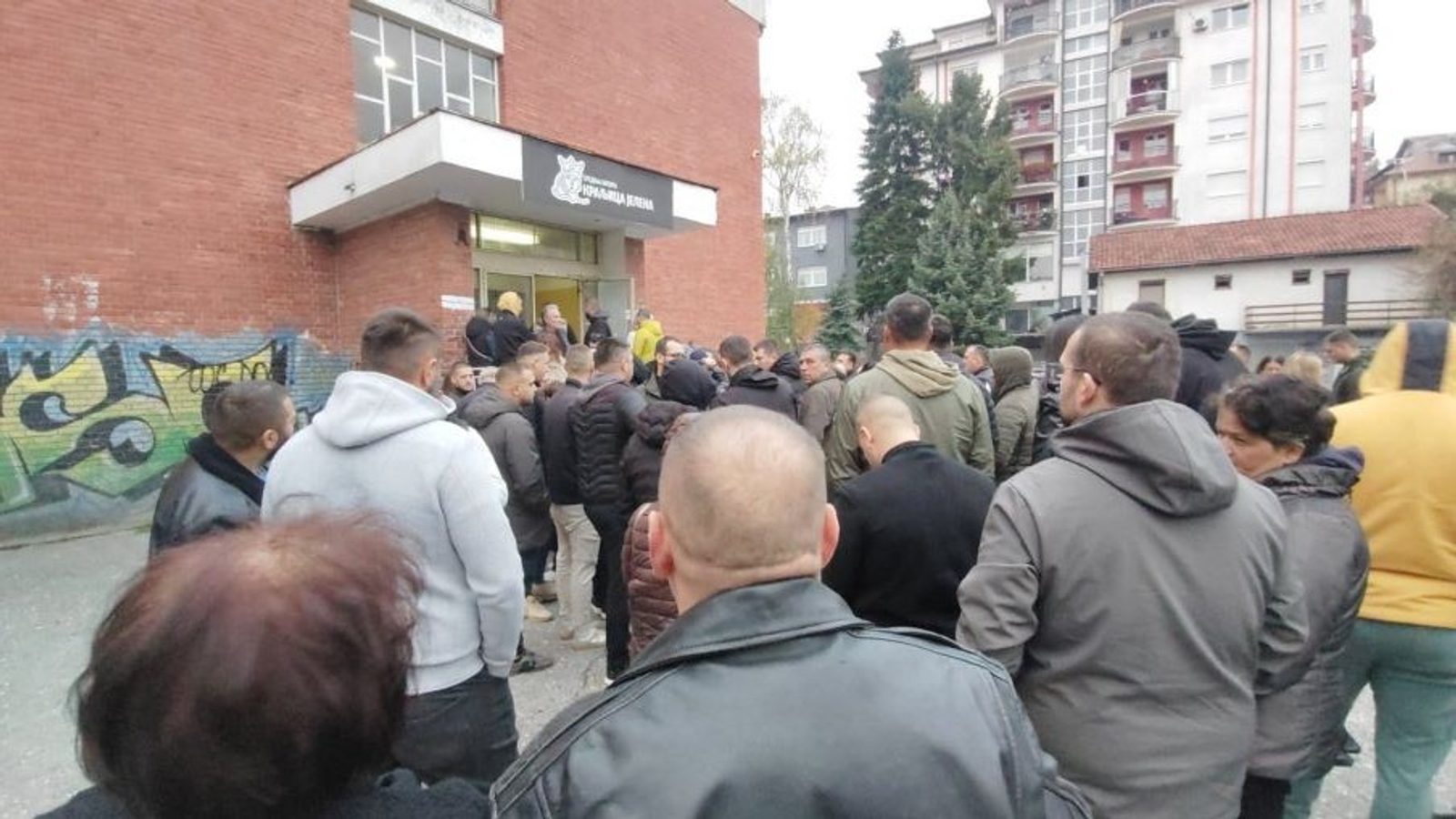 Срби од Косово масовно на гласање во централна Србија по забраната во Приштина