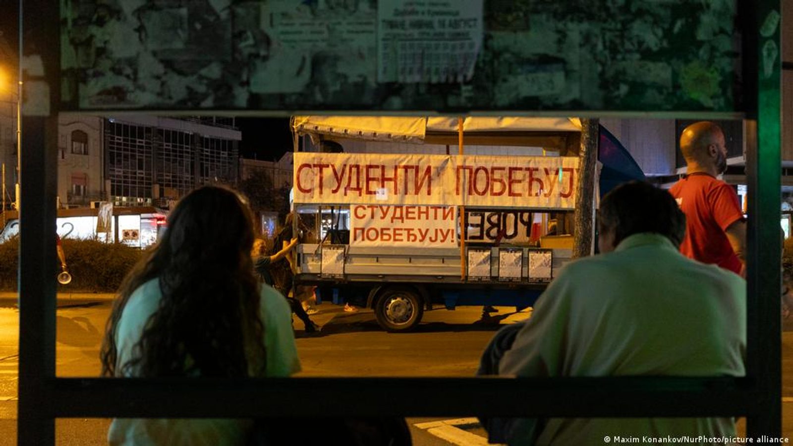 Србија пред избори: Може ли кампањата на Вучиќ да ги сопре студентите?