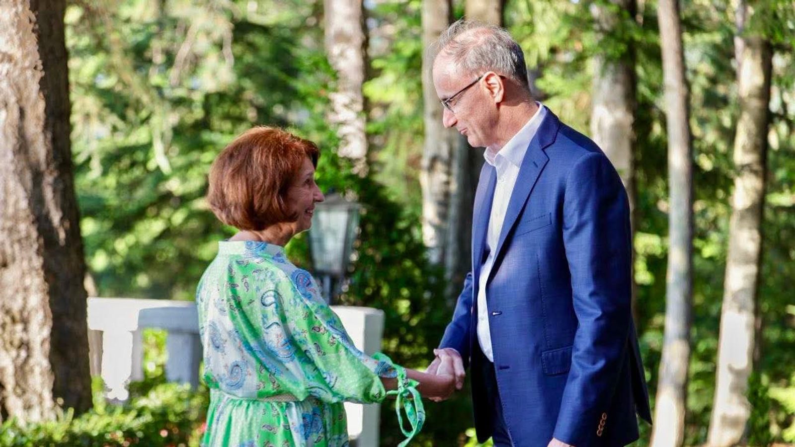 Средба во Охрид: Сиљановска‑Давкова прими на разговор српскиот премиер Ѓуро Мацут