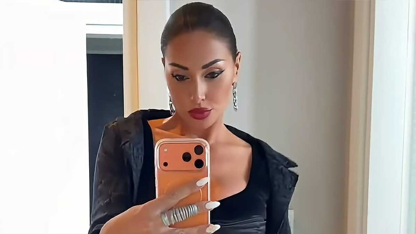 Сузана Гавазова од плажа до рерна: летни фотографии и домашна пица