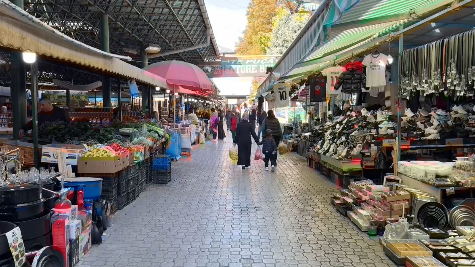 Tetovo market: about 120 of 335 stalls empty as street sellers undercut tenants