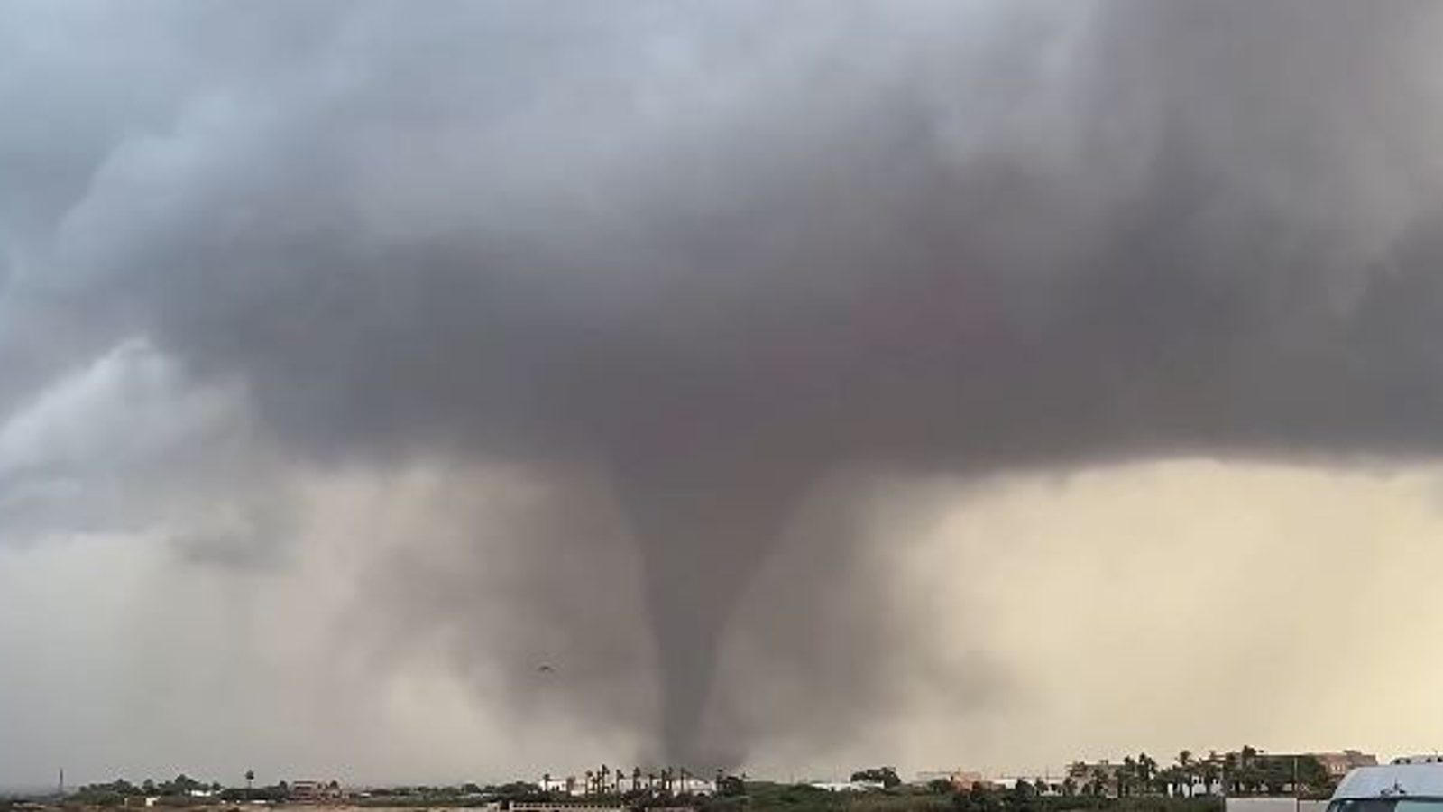 Tornadë godet perëndimin e Siçilisë — dy të plagosur rëndë