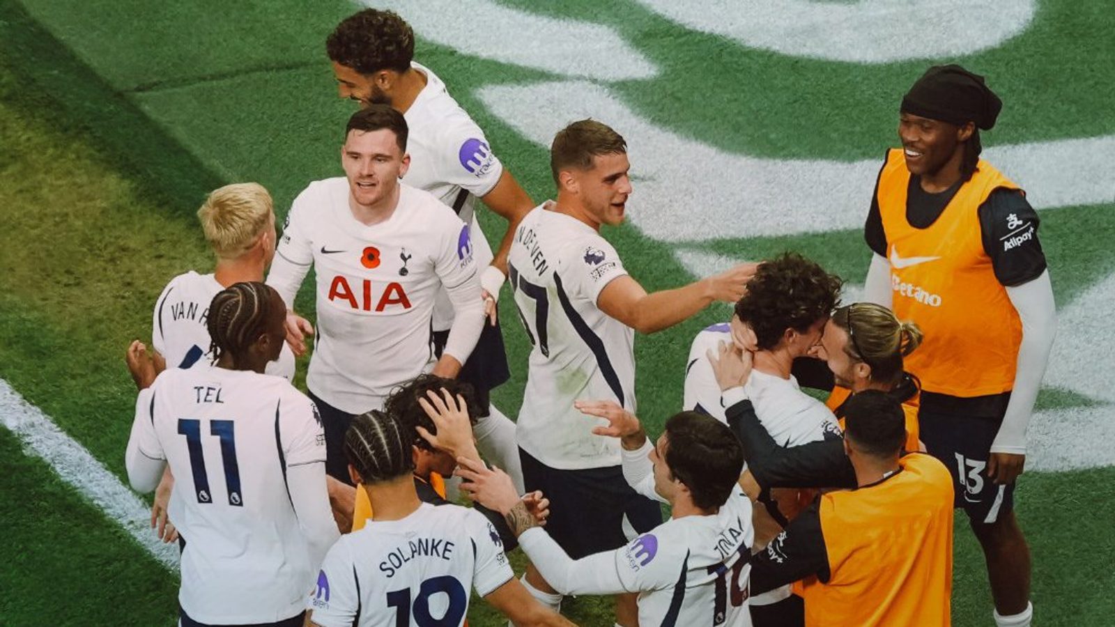 Tottenham beat Crystal Palace 2-0 to make it three straight Premier League wins