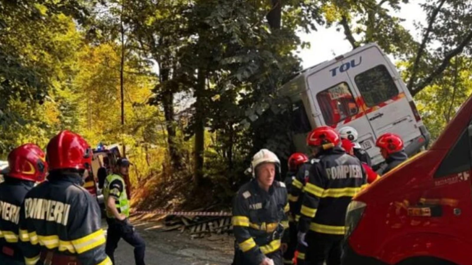 Трагедија во Романија: минибус на Динамо се закова во дрво, едно лице загина