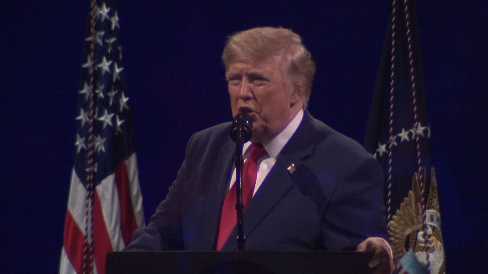 Трамп: Европа ја „убиваат“ миграцијата и енергијата