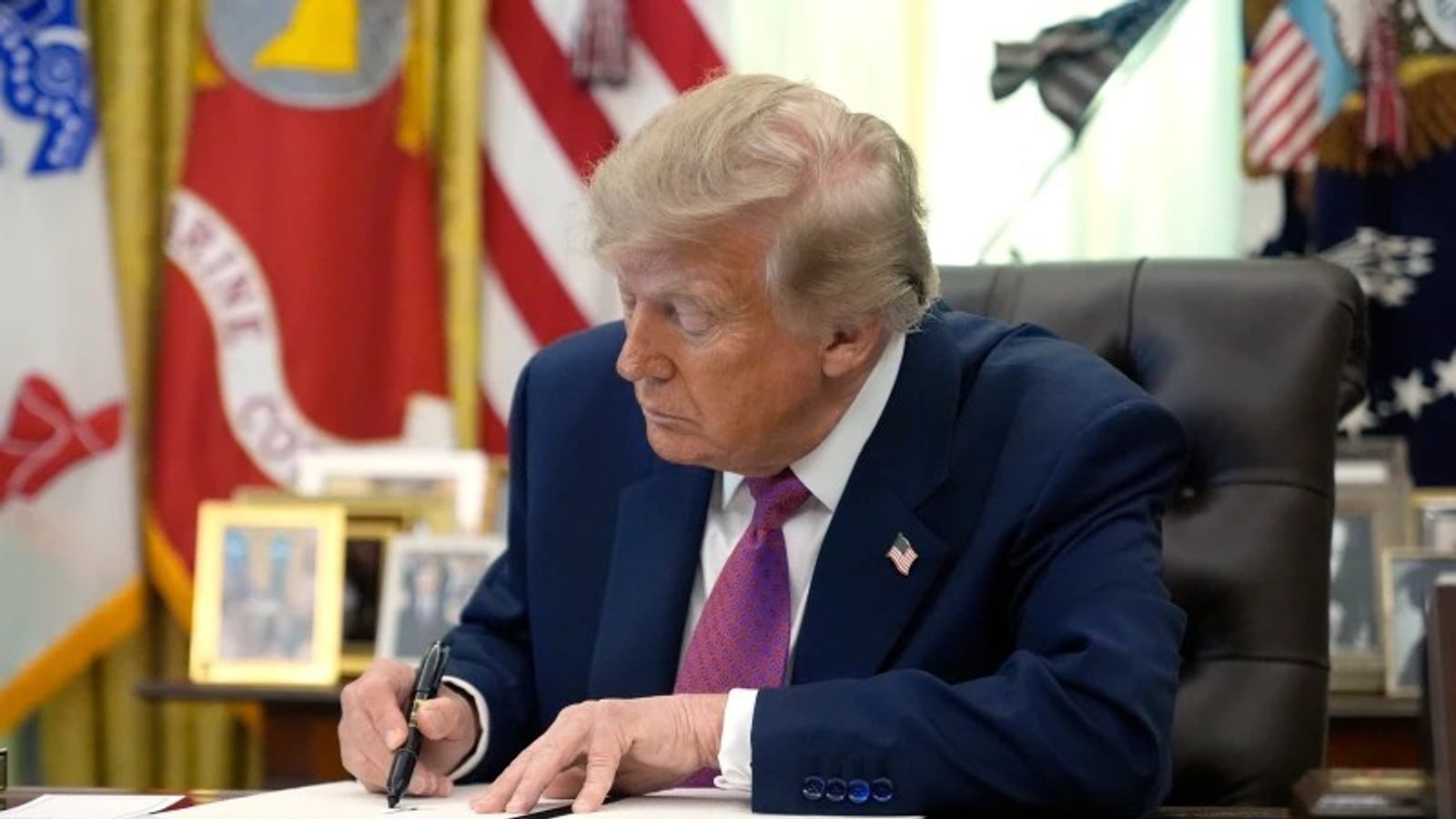 Трамп потпиша наредба за преименување на езерото Онтарио во „е зеро Америка“