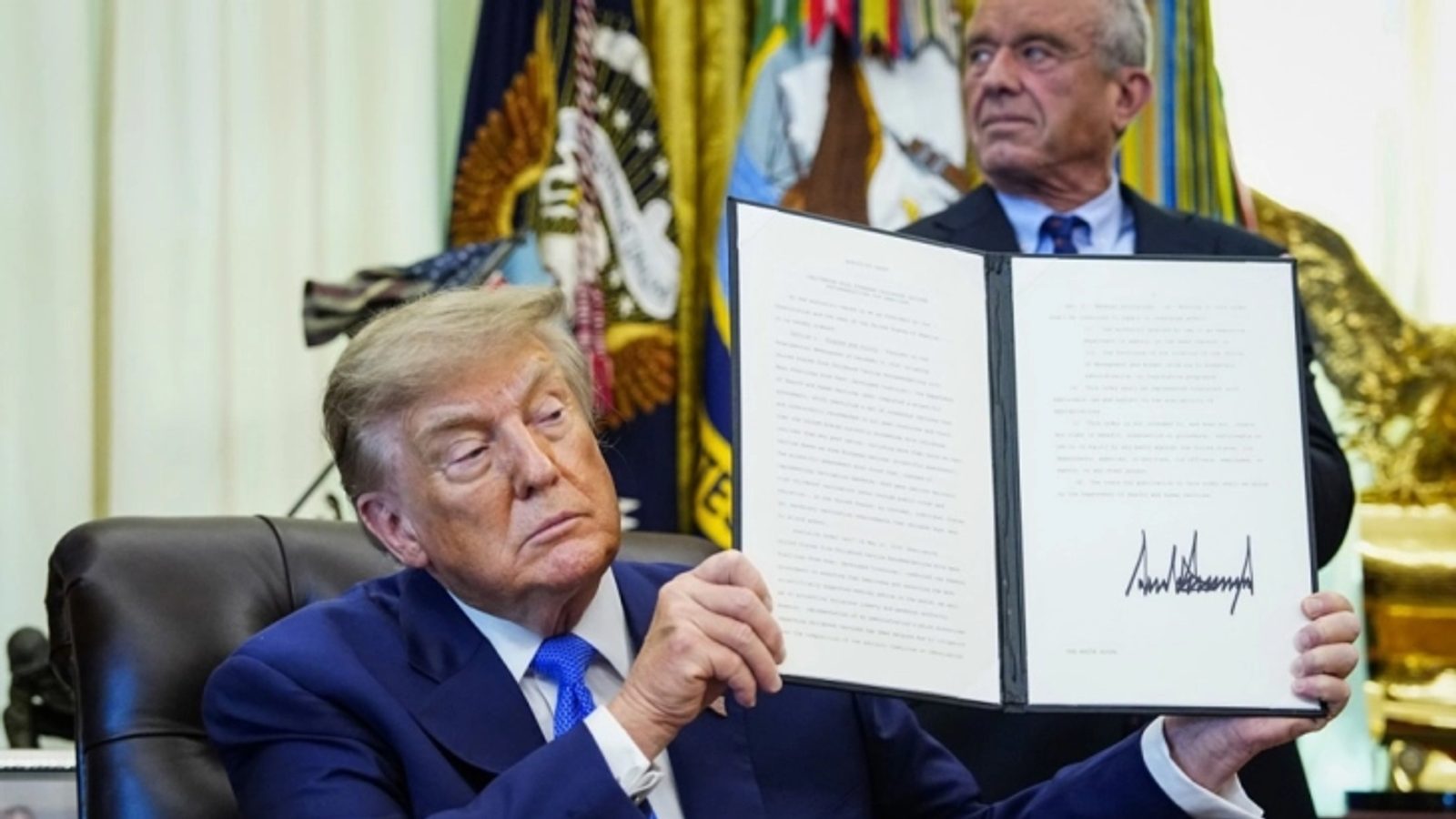 Трамп потпиша уредба за намалување на препорачани вакцини за деца во САД