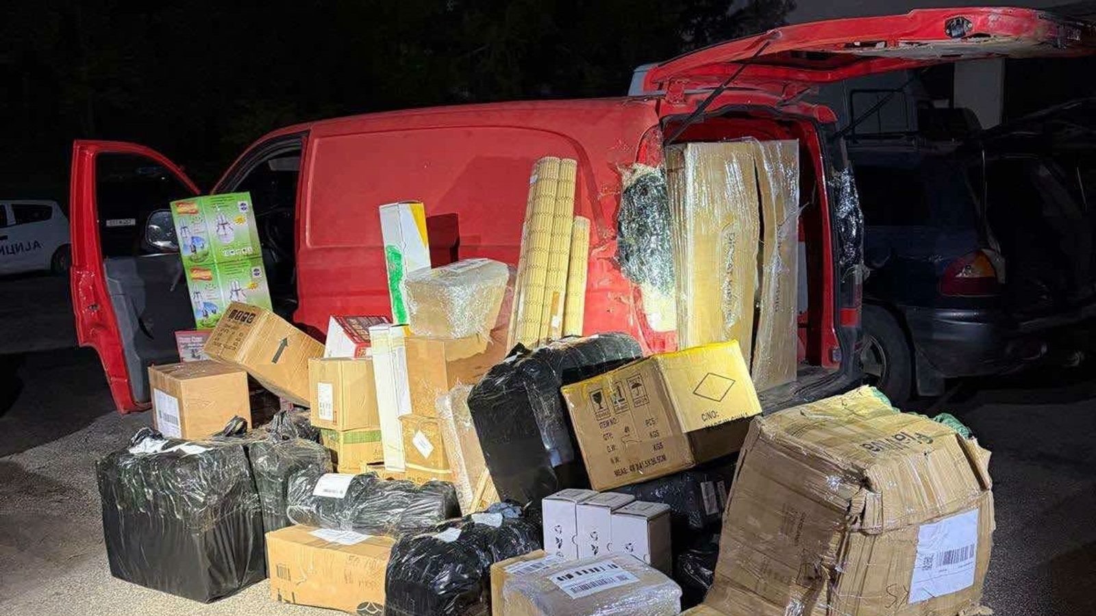 Тројца од Блаце уапсени на границата со Косово, полицијата им одзеде две возила