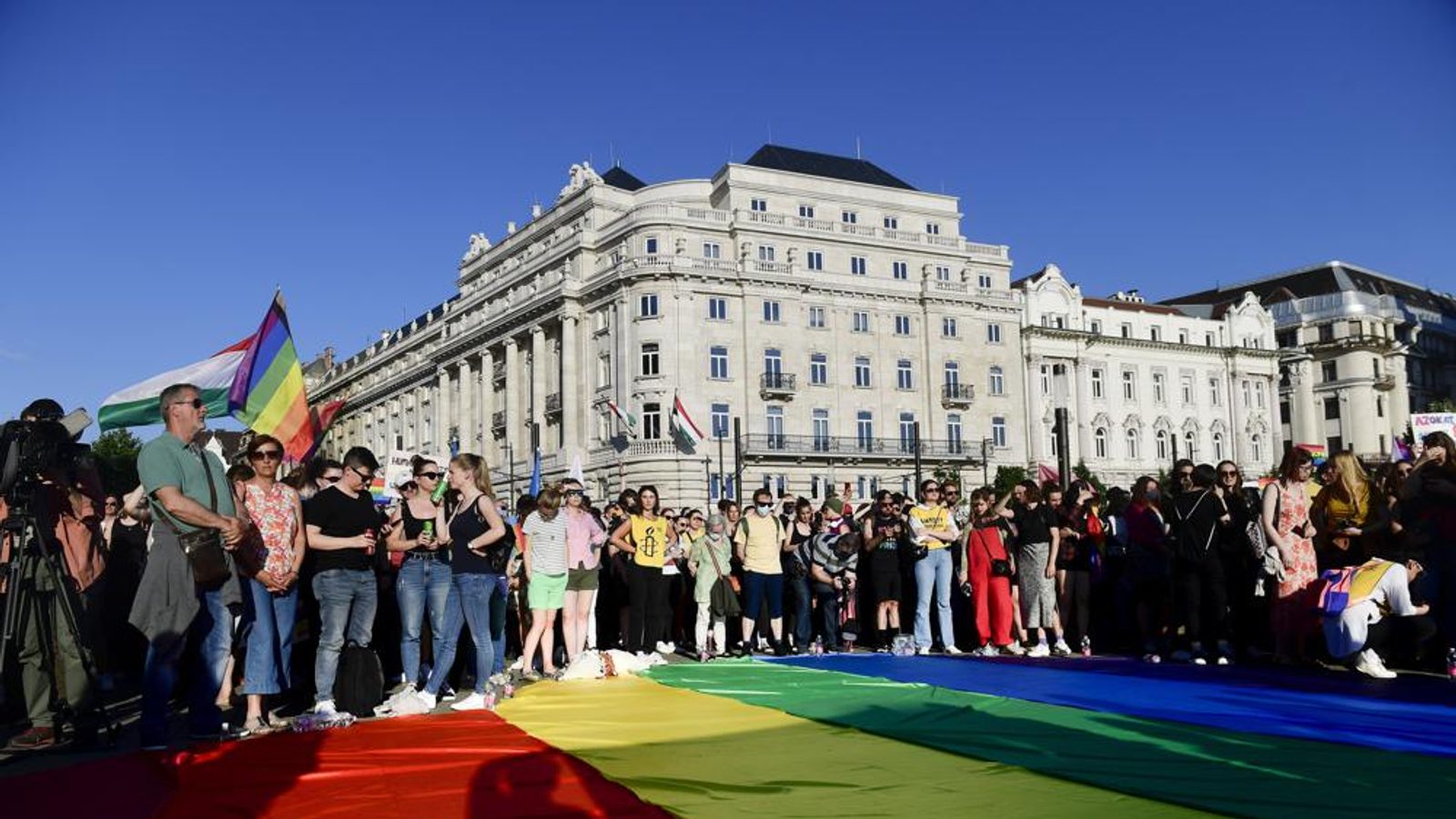 Hungari heq dispozitat anti‑LGBT nga ligji për fëmijët 2021