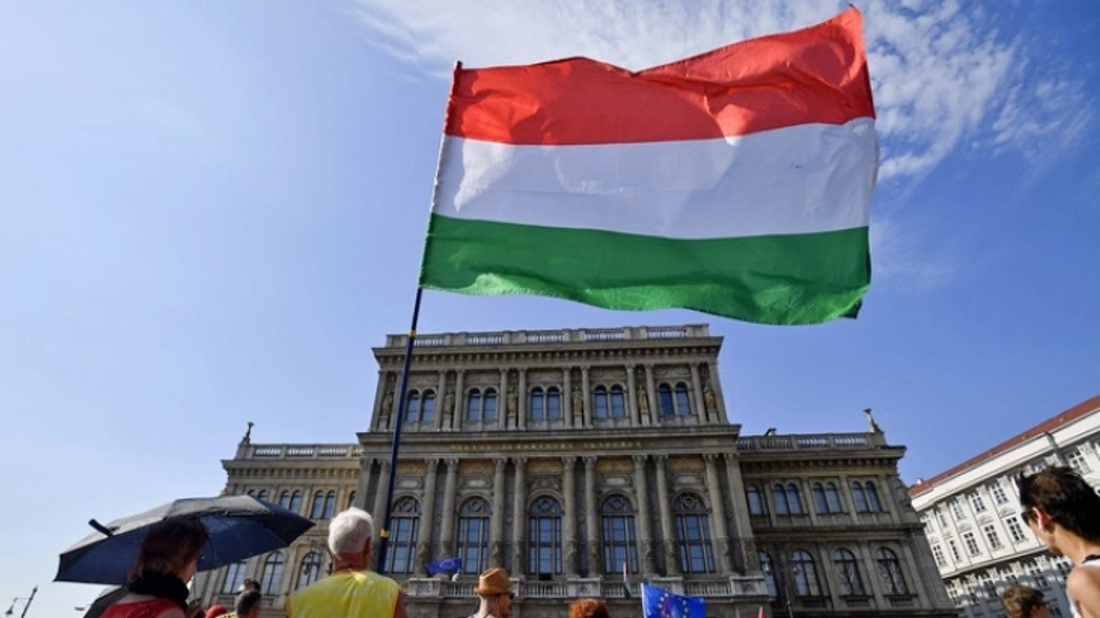Унгарија повторно го блокира отворањето на кластерите 2 и 3 за Украина