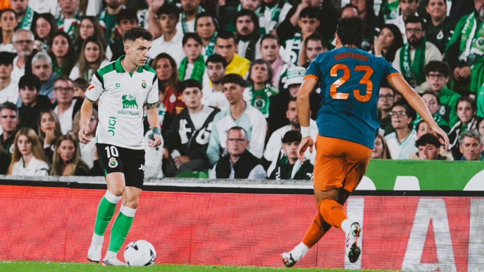 Valencia earned a 2-2 draw at Racing Santander