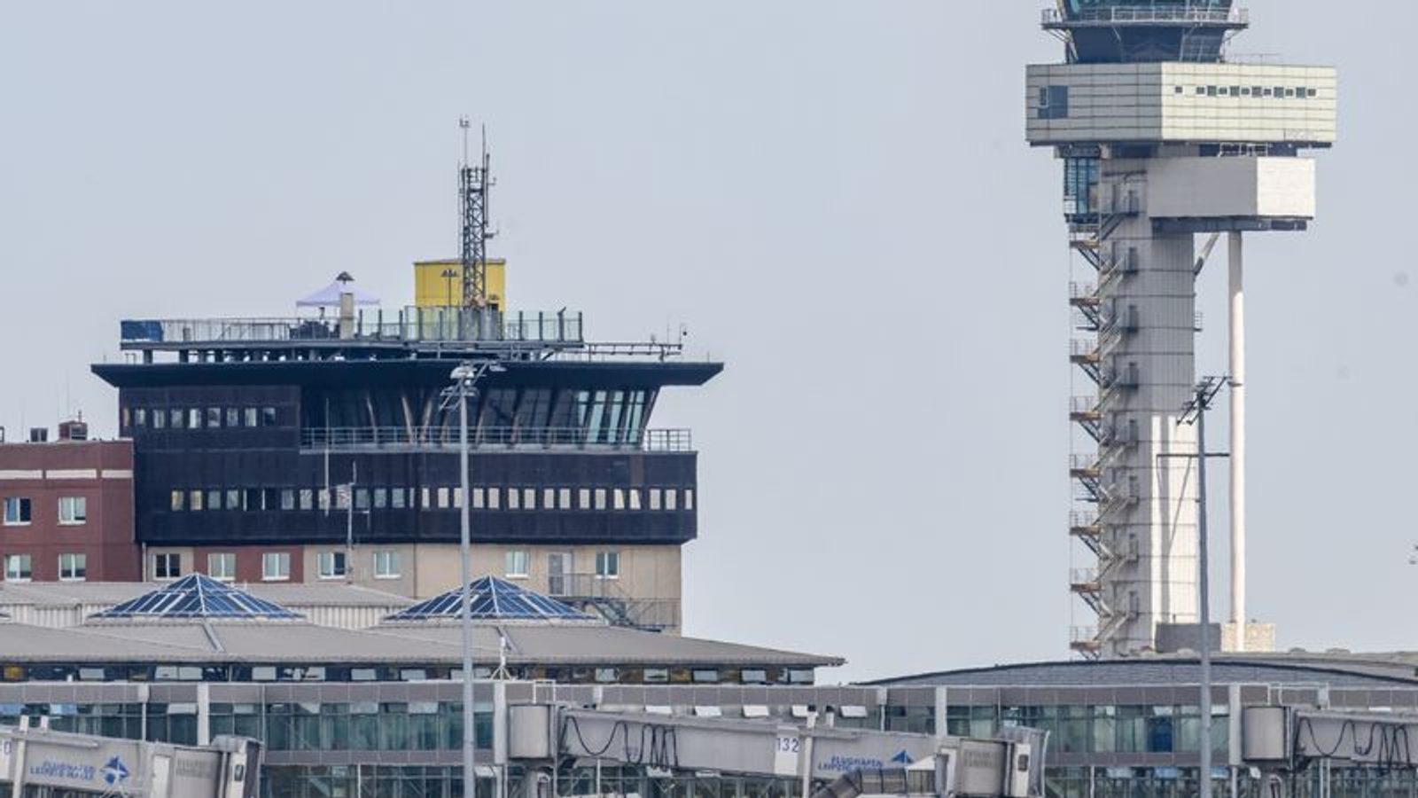 Возило ја пробило оградата и навлегло на аеродромот во Лајпциг