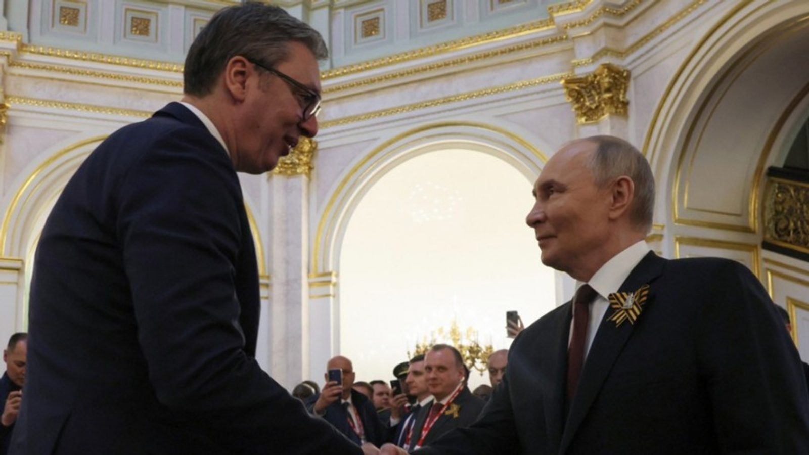 Вучиќ го информираше Путин дека ќе поднесе оставка