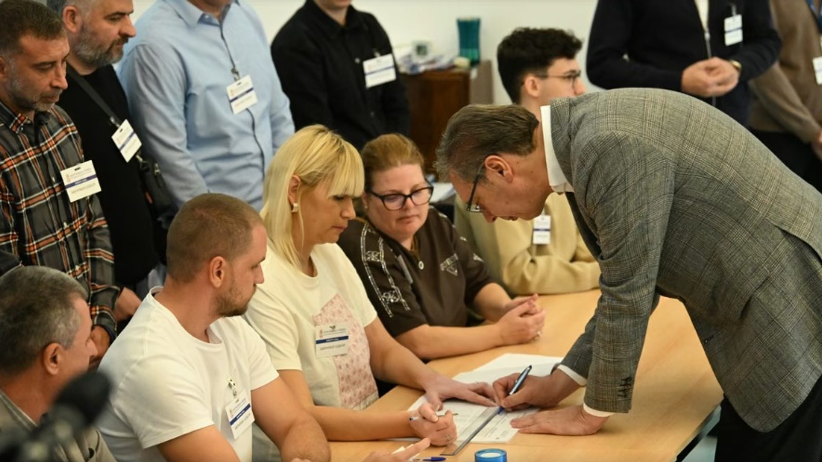 Vučić humbet në 26 nga 29 qytete, fiton në Kosovë dhe në burgje