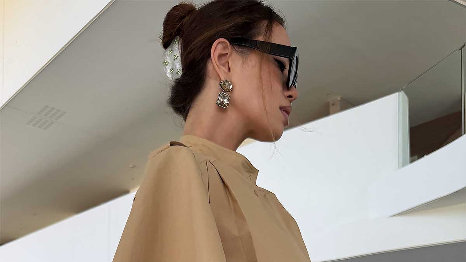 Zara има нов хит: миди-кошула во стил на тренч се распродаде