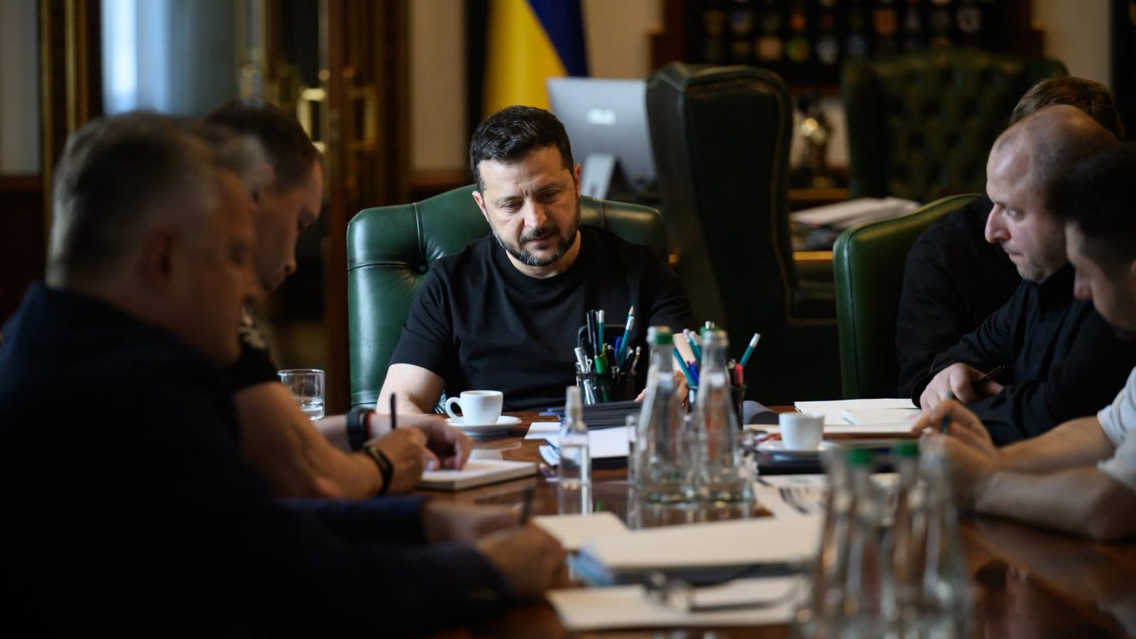 Зеленски ги предупреди авиокомпаниите: руското небо „де факто“ ќе биде затворено