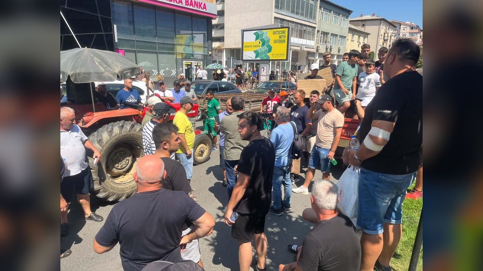 Земјоделците од Струмичко повторно на протест поради намалување на откупните цени на пиперката
